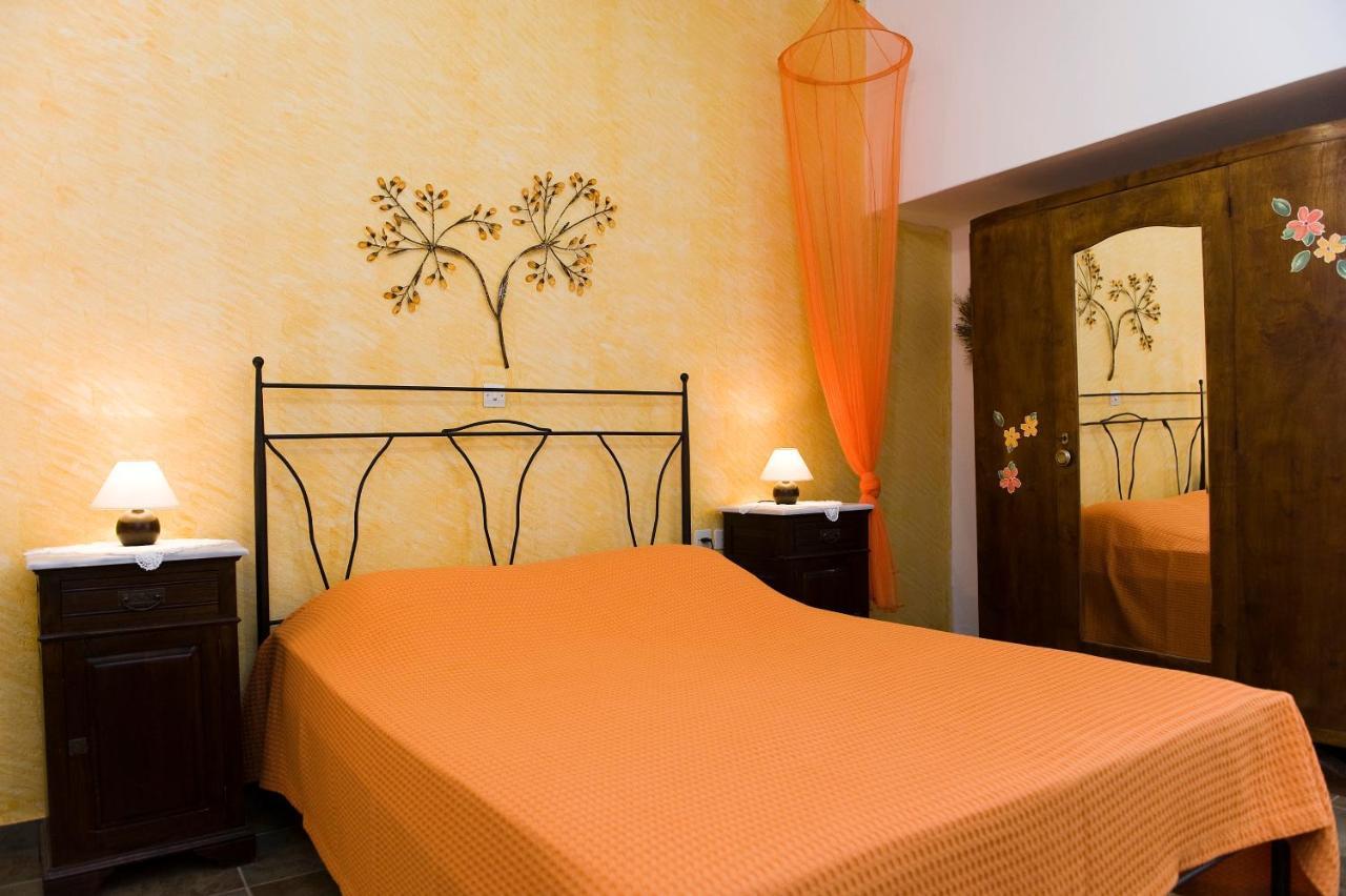 Triovasálos Pepi'S Rooms מראה חיצוני תמונה